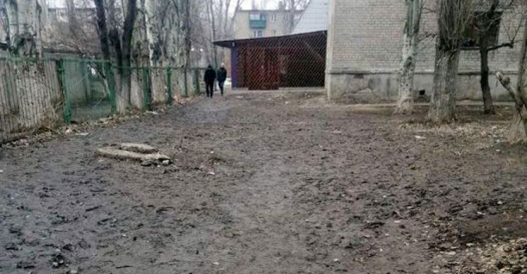 Жители Авдеевки просят коммунальщиков обустроить дорожку в районе парка на улице Гагарина
