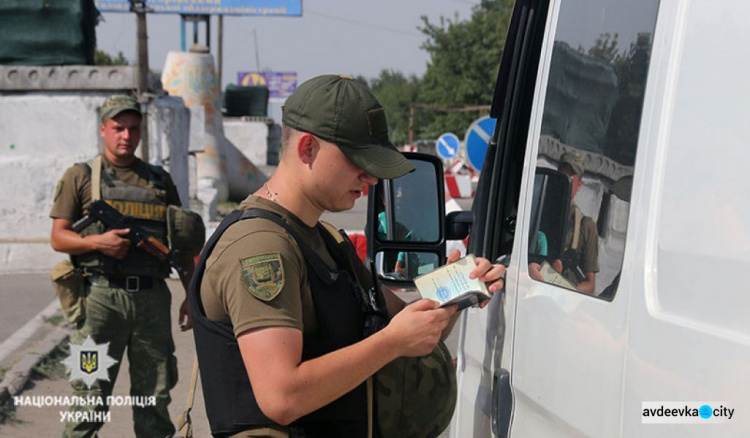  Блокпосты в Донецкой области: в полиции сообщили о задержаниях (ФОТО)