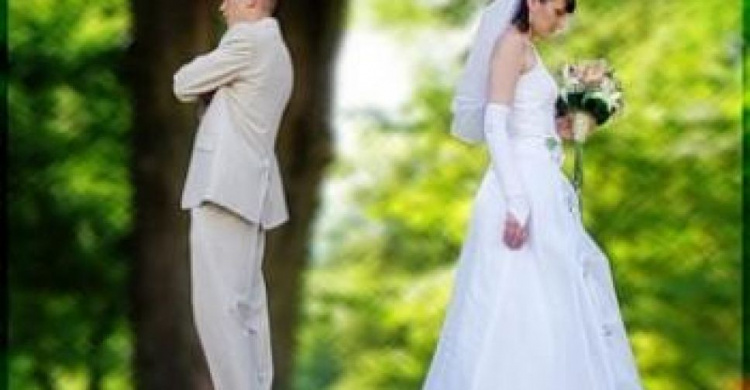 В Авдеевке зарегистрировано равное количество браков и разводов