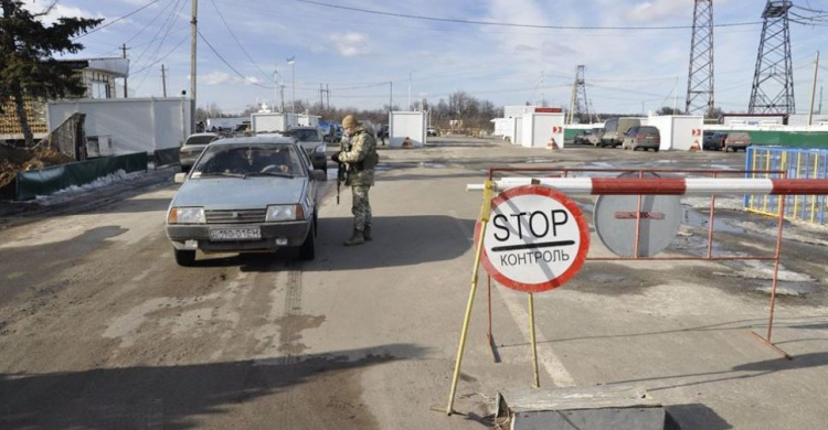 Донбасс: линию разграничения пересекать стали реже