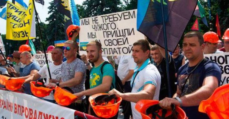 Шахтеры Донбасса протестуют и готовят поход на Киев