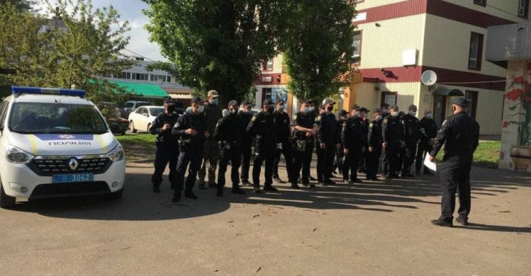 На вулиці Авдіївки вийшли посилені наряди поліції