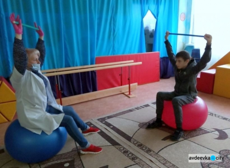 В авдеевском центре "Искорка" детям с особыми потребностями помогают социализироваться в обществе