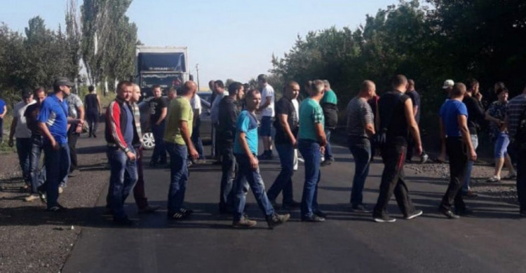 На Донбассе протестуют шахтеры, перекрыта трасса