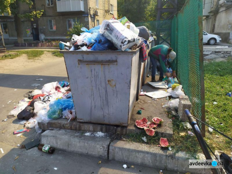 Авдеевка утопает в мусоре (ФОТОФАКТ)