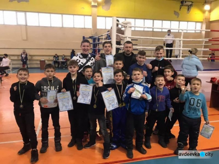 Авдеевские спортсмены заняли призовые места на чемпионате по кикбоксингу в Покровске