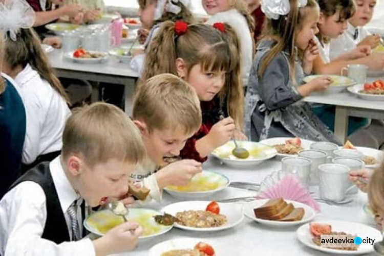 Що діти їстимуть у школах з нового навчального року: повне шкільне меню