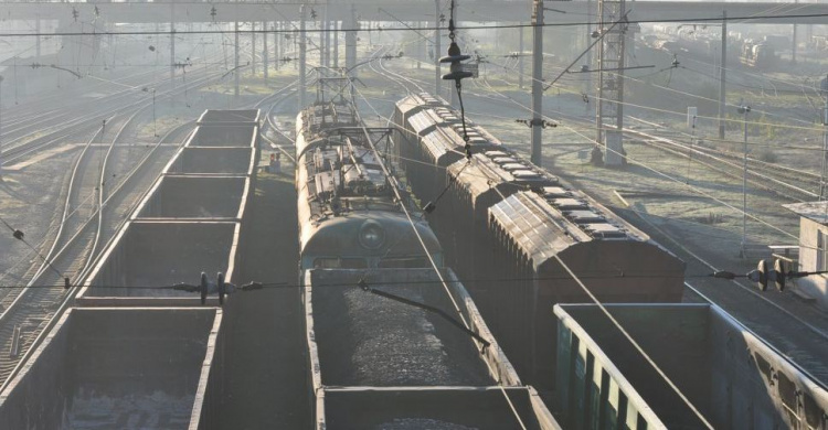 Неизвестные обворовывают поезда, идущие в Авдеевку