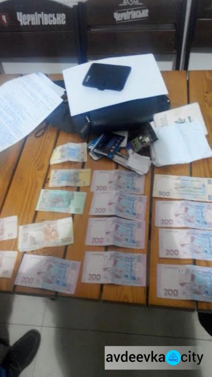 В Донецкой области полицейский попался при получении взятки в сумме свыше 15 тысяч гривен (ФОТО)