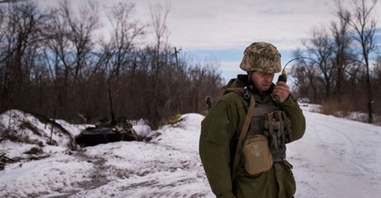 Обстрелы на Донбассе: ранен украинский защитник