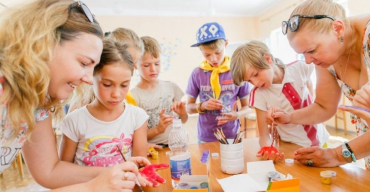 Детям Донбасса дарят «Мирное лето»