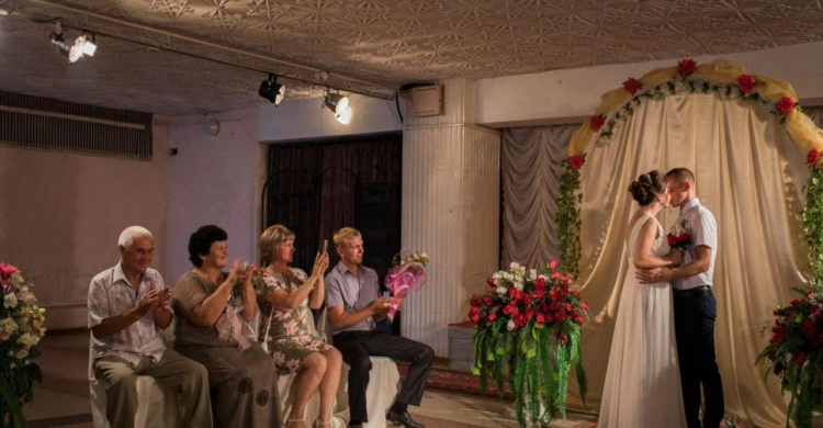 Фото свадьбы в Авдеевке попало в 100 лучших снимков года