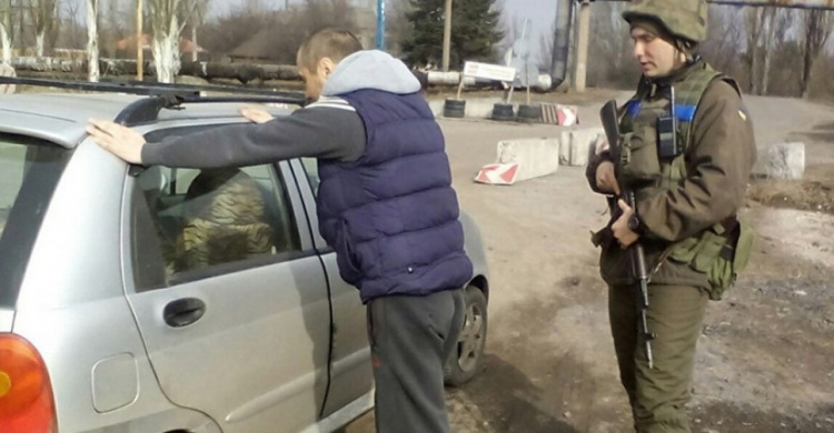 На авдеевском блок-посту задержаны двое пособников боевиков (ФОТО)
