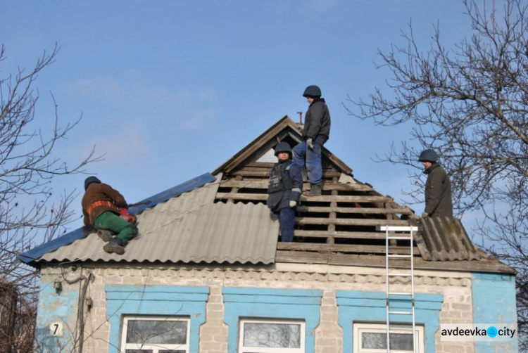 В Авдеевке восстановлены уже 290 домов, поврежденных при артобстрелах (ФОТО)