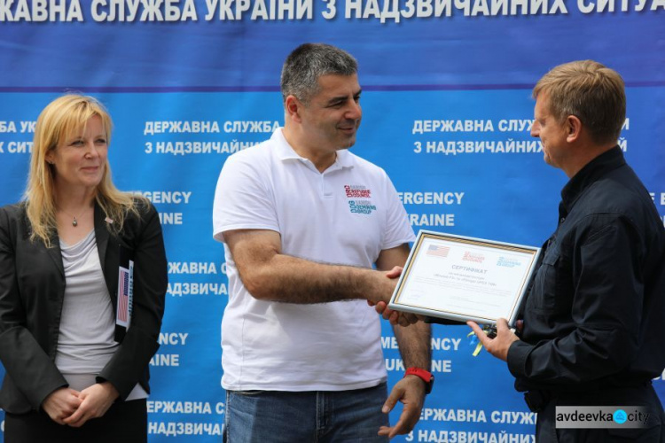 Спасатели получили технику и оборудование для гуманитарного разминирования на Донбассе