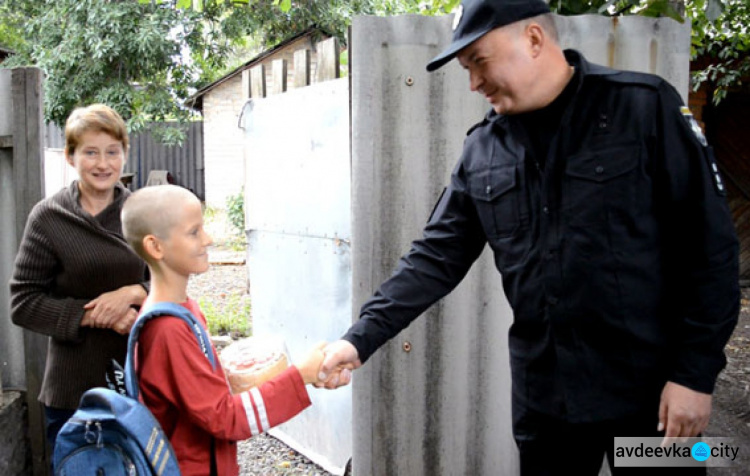 Авдеевские школьники принимали поздравления от руководства полиции(ФОТО)