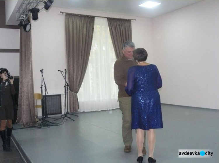 В Авдеевке поздравили учителей (ФОТО)