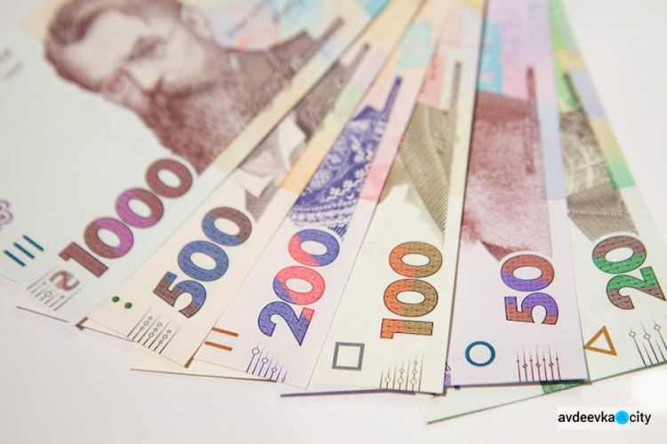 Курс валют на 13 червня: скільки коштує гривня в касах банків
