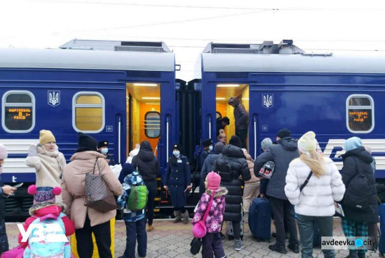 За місяць понад 90 тисяч мешканців Донеччини виїхали на поїздах у центральні та західні регіони України