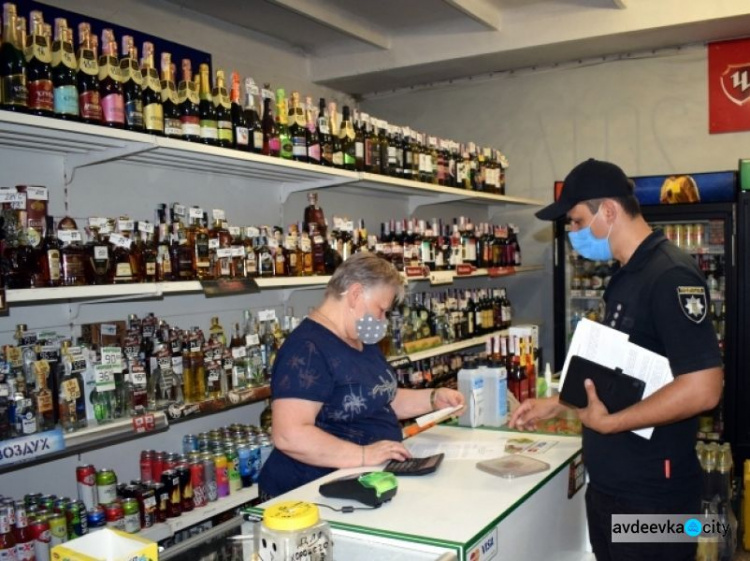 Полиция провела профилактический рейд по магазинам Авдеевки
