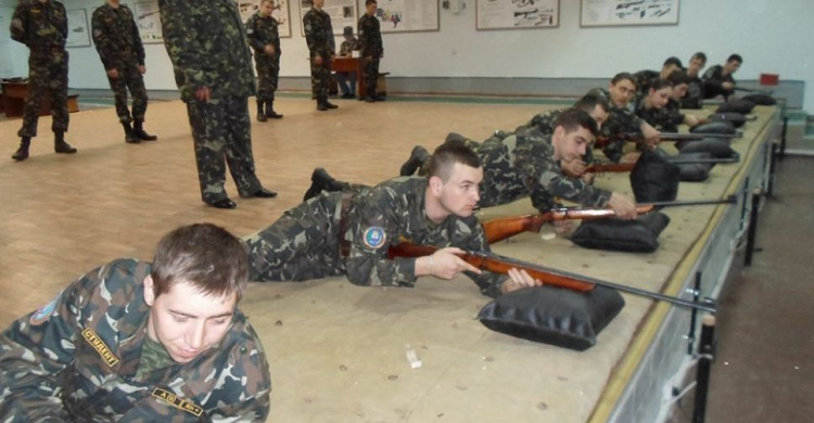 В Україні школярів навчатимуть базових військових навичок