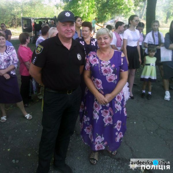 Полицейские Авдеевки приняли участие в праздновании Дня поселка Верхнеторецкое (ФОТО)