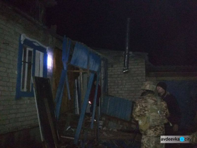 Донбасский фронт: обстрелов немного, но они – ужасны, особенно для Новолуганского (ФОТО)
