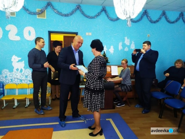 Керівництво Донецької області привітало дітей Авдіївки (ФОТО)