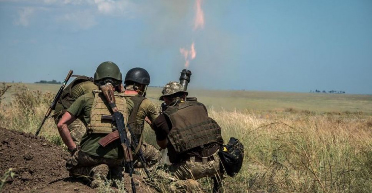 На Донбассе боевики ударили по украинским позициям из тяжелой арты, ранен боец ВСУ