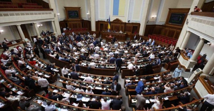 Рада увеличила минималку в Украине до 5 000 гривен