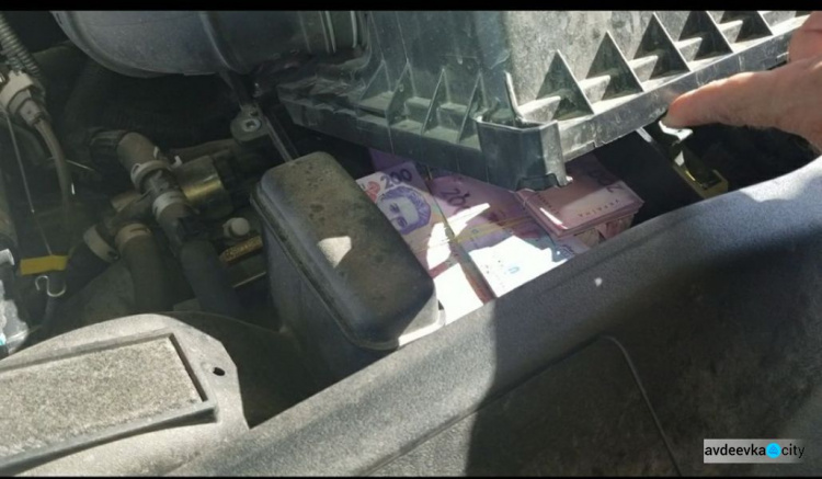 Через один из КПВВ на Донетчине водитель пытался провезти из ОРДО более миллиона гривен (ФОТО)