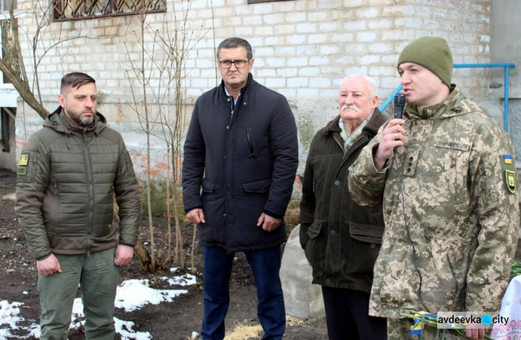В Авдеевке открыли мемориальную доску почетному гражданину Петру Стрельченко