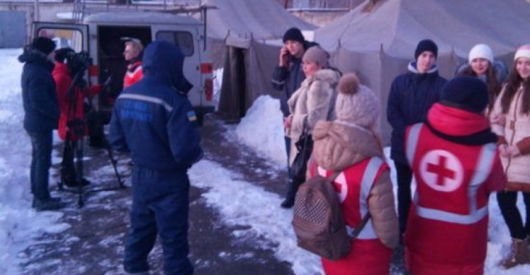 Одеяла, пластиковые щиты и предметы первой необходимости  от Красного Креста прибыли в Авдеевку