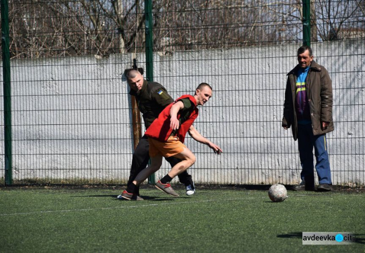 Защитники Авдеевки сыграли в футбол (ФОТО)