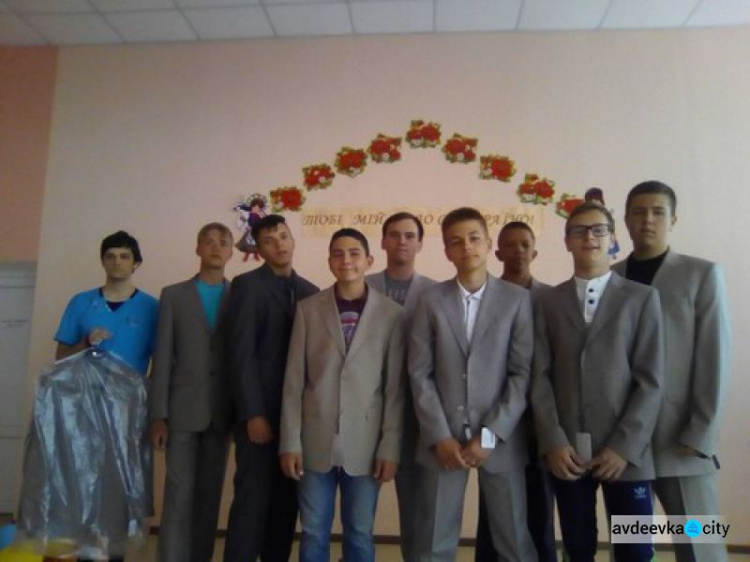 Авдеевских выпускников одели в фирменные костюмы от VORONIN (ФОТОФАКТ)