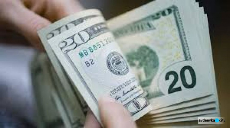 Курс валют на 15 червня: скільки коштує гривня в касах банків