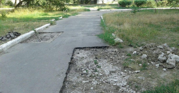 В Авдеевке приступили к ремонту дороги по улице Коммунальной (ФОТОФАКТ)