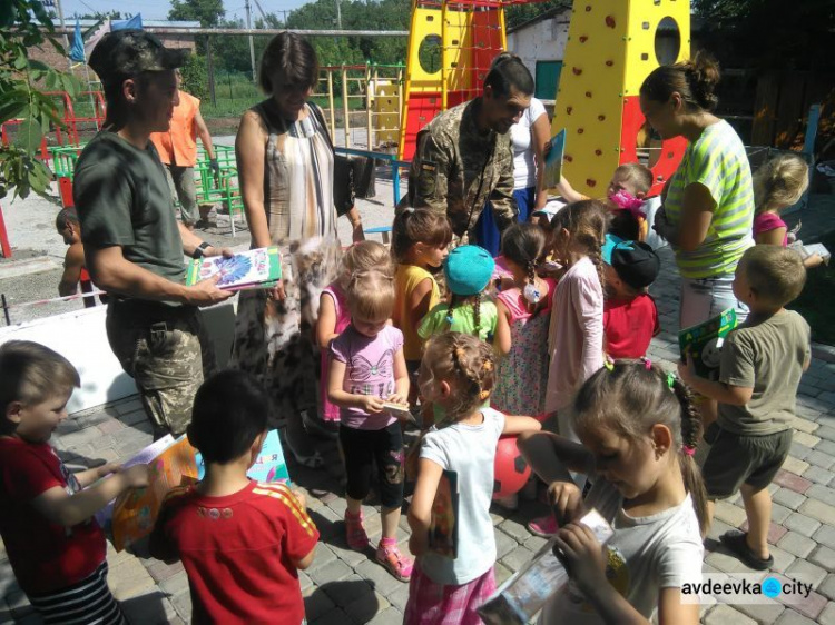 «Симики» порадовали детей в Авдеевке и взрослых в Опытном (ФОТО)