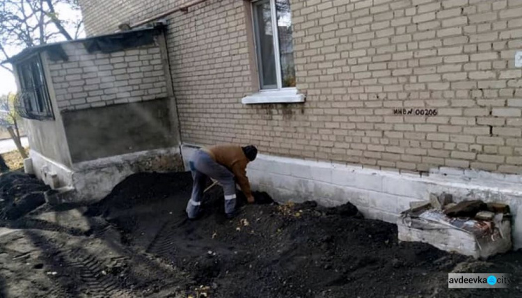 Коммунальщики Авдеевки готовят жилой фонд к зиме
