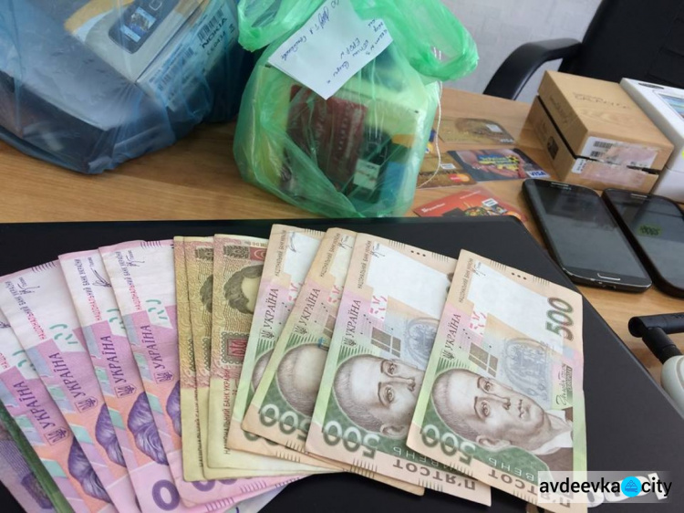 Преступная группа из жителей Донетчины и Запорожья воровала деньги со счетов  для помощи онкобольным детям
