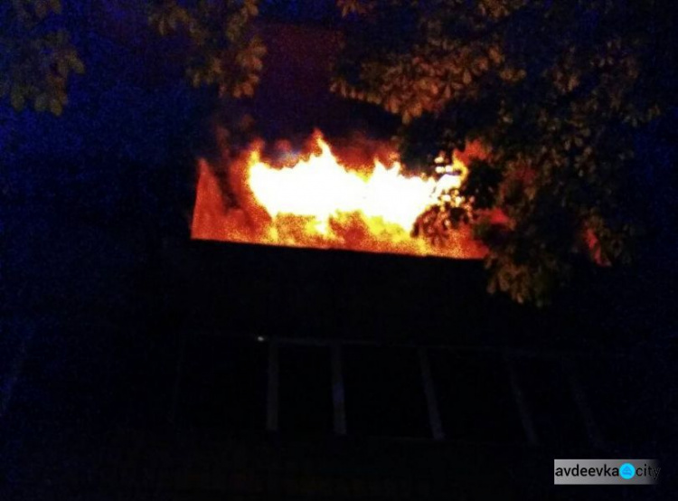 На территории шахты на Донбассе пожарные спасли из огня 6 человек
