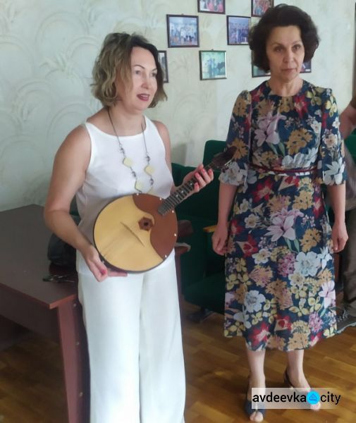 В музыкальную школу Авдеевки вернулись "бабушки" домры