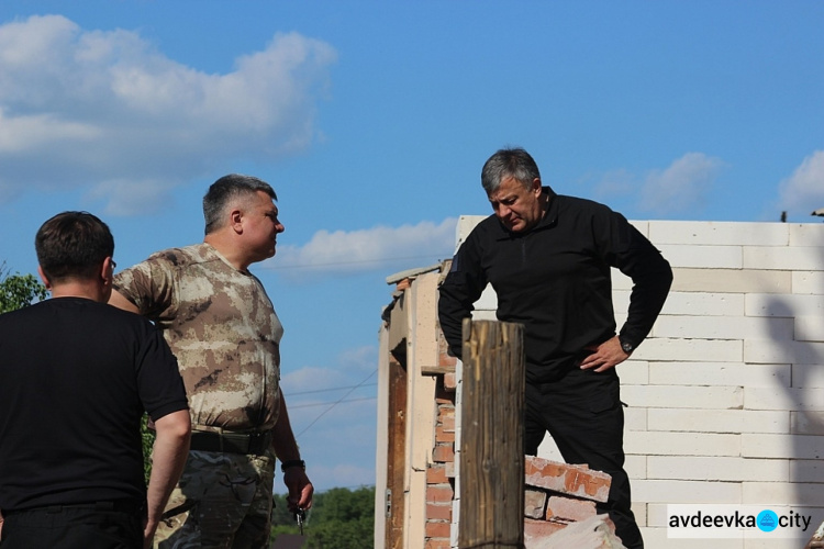 Спасатели ГСЧС  в Авдеевке уже  восстановили  поврежденные обстрелами здания  по 20 адресам (ФОТО)