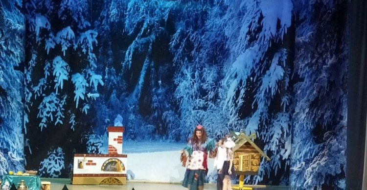 Новогодняя сказка для детей в Авдеевке собрала аншлаг (ФОТО)