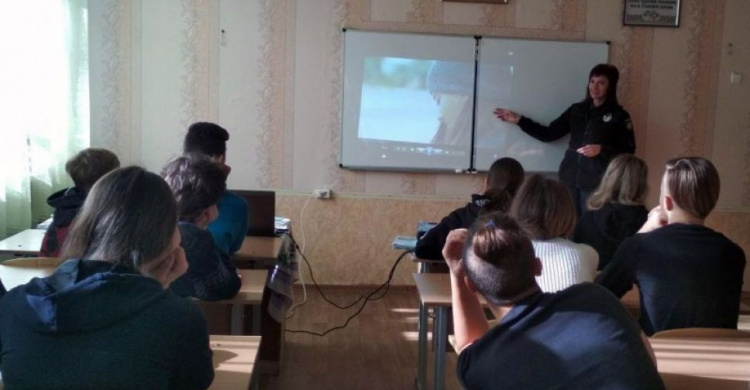 В Авдеевке правоохранители поговорили со школьниками о буллинге (ФОТО)