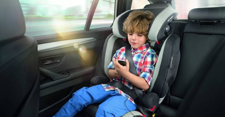Ребенок в автомобиле без автокресла: водителям напомнили суммы штрафов
