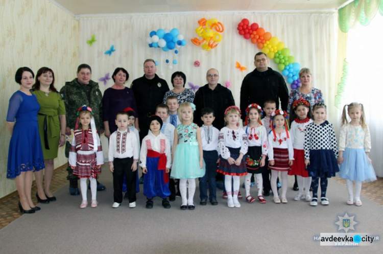 Авдеевских малышей проведали гости из министерства внутренних дел (ФОТО)