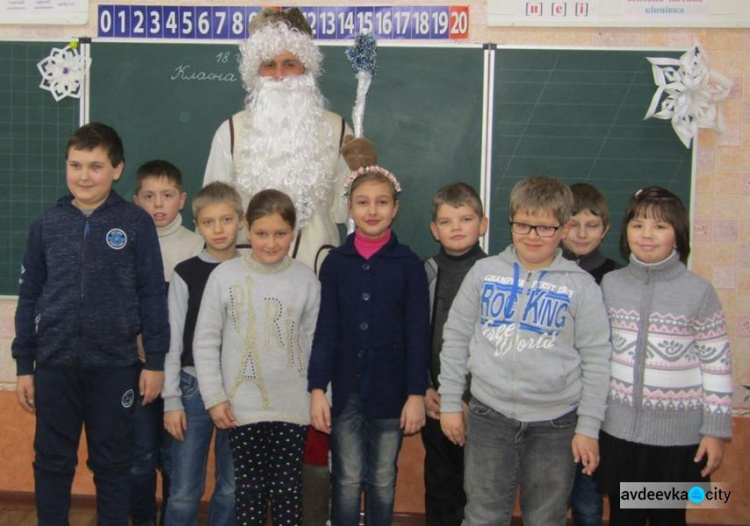 В школу Авдеевки пришел праздник: фоторепортаж