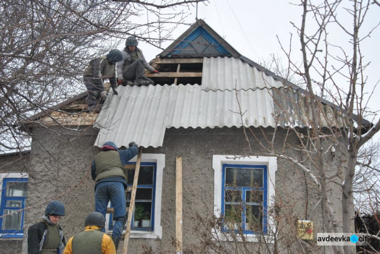 Спасатели восстановили в Авдеевке почти 300 домов, поврежденных обстрелами (ФОТО)