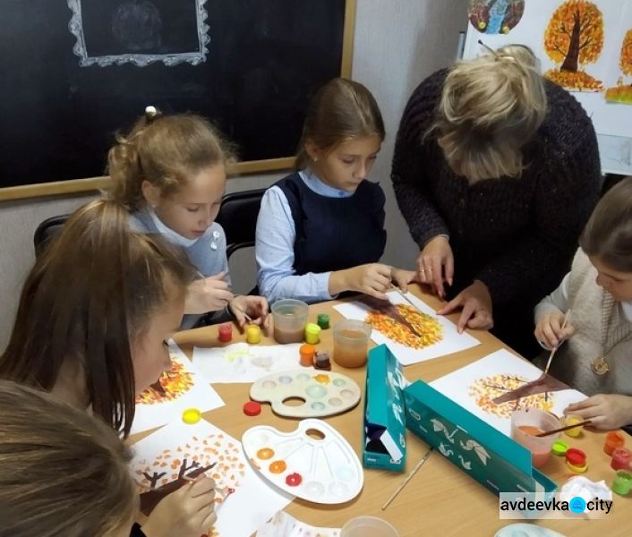 В Авдіївці діти малювали осінь (ФОТОФАКТ)
